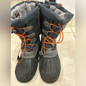 Thinsulate snow boots size 5 for big kids (10-13 years old)